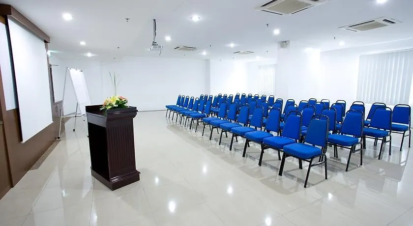 Alora Hotel Penang 3*,