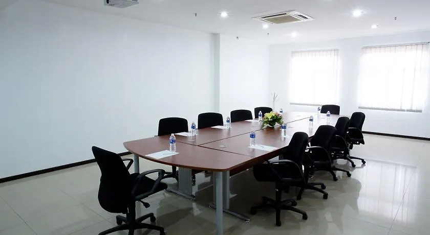 Alora Hotel Penang 3*,