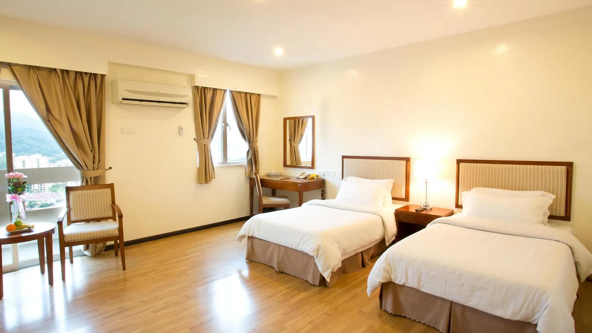 Alora Hotel Penang 3*,
